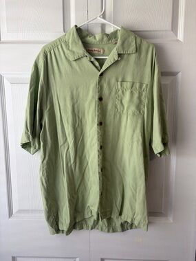 Tommy Bahama Button Up shirt large Light Green 100% Silk Size Medium